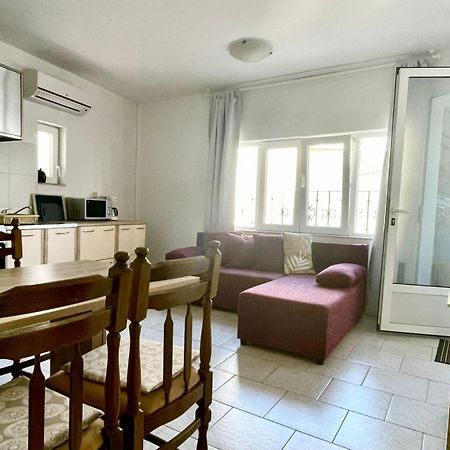 Apartmani Mauro Sa Terasom Цриквеница Экстерьер фото